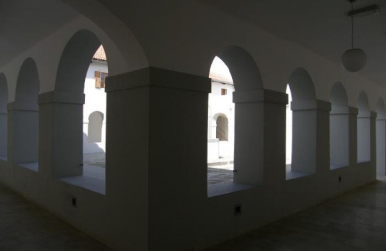Frančiškanski Samostan Koper - Atrij s križnim hodnikom