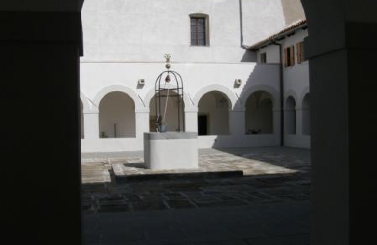 Frančiškanski Samostan Koper - Atrij s križnim hodnikom